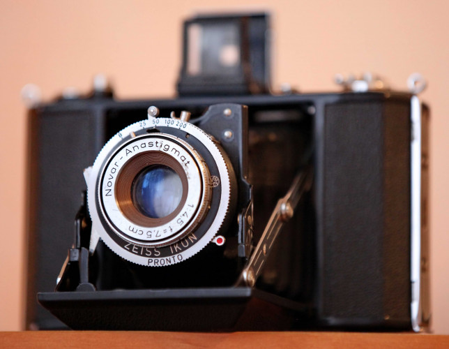 Классическая старинная фотокамера Zeiss Ikon Nettar - прекрасный подарок на Новый Год, ценный бизнес сувенир, оригинальный подарок учителю.