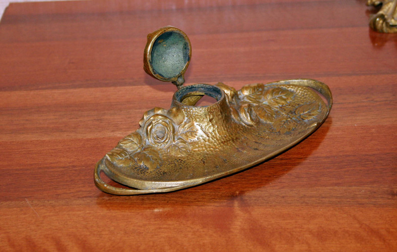 элитный бизнес сувенир или оригинальный новогодний подарок - Компактная старинная чернильница из бронзы в стиле Art Deco, из Франции, конец 19 - начало 20 века
