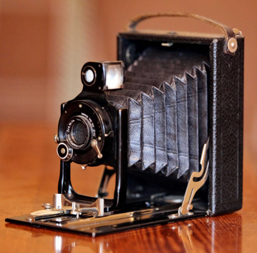 Классическая старинная фотокамера на фотопластинках ICA Lola 136 - прекрасный подарок на Новый Год, ценный бизнес сувенир, оригинальный подарок учителю.
