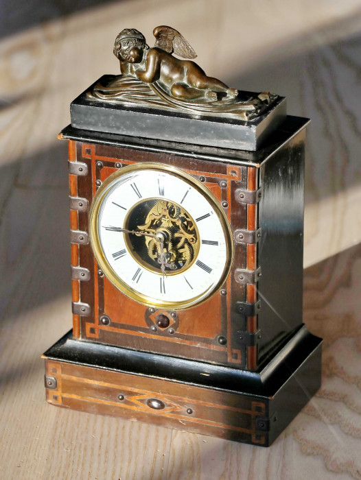 Редкие антикварные настольные часы &quot;скелетон&quot; (Франция, 19 век) Эксклюзивный ценный и стильный подарок на юбилей - редкие антикварные Французские часы "скелетон" (с открытым механизмом, видимым сквозь циферблат), с фигуркой "ангелочек" на мраморном основании, механизм «E.Farcot», Франция 19 век. Классические антикварные Французские часы 19 века - лучший подарок руководителю, политику или бизнесмену, прекрасный подарок священнослужителю на Рождество купить с курьерской доставкой по России в магазине ДариАнтик™.