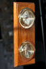 Морские каютные часы "Howard Miller" в комплекте с барометром - каютные часы купить в подарок на юбилей купить корабельные часы середины 20 века в подарок подобрать каютные часы в подарок лучший ценный подарок капитану ценный подарок яхтсмену владельцу яхты оригинальный подарок моряку морские часы купить купить подаро