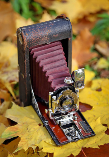 Антикварная фотокамера EASTMAN KODAK начала 20 века Эксклюзивный бизнес сувенир - старинный антикварный фотоаппарат EASTMAN KODAK в оригинальном состоянии. Купить элитный бизнес подарок или редкий ценный новогодний сувенир - старинный фотоаппарат в подар