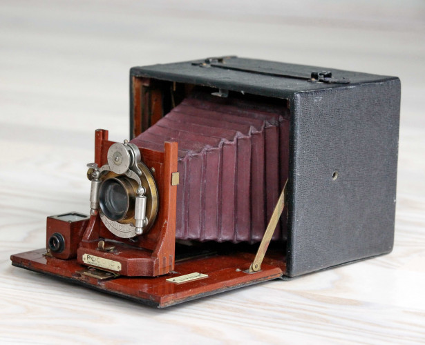купить с доставкой Антикварный фотоаппарат на фотопластинках Rochester Unicum Poco 1C - это не только часть истории, но и прекрасное украшение любого интерьера, от кабинета или офиса до гостинной в квартире или в коттедже, необычный удивляющий подарок бло