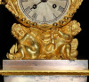 Редкие антикварные Французские каминные часы с боем начала 19 века в стиле «Ампи́р» - Редкие антикварные каминные часы с боем начала 19 века. Классическая механика с часовым и получасовым боем, с маятником на нитевом подвесе.
Корпус часов сделан из бронзы и покрыт золотом (так называемон "огненное золочение"). Механизм этих часов маркирова