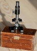 Старинный микроскоп Wollensak Rochester USA - Старинный американский микроскоп в деревянном кофре - ценный бизнес подарок или необычный удивляющий подарок бизнес сувенир, отличный подарок для любителя старых и старинных вещей, символичный подарок доктору, оригинальный подарок для медика, подарок докт